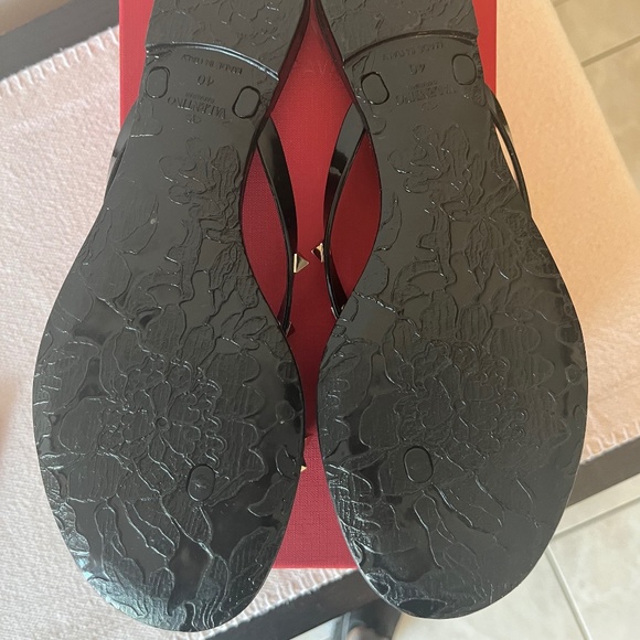 SOLD - Valentino Garavani Women's Rubber "Rockstud" Thong Flip Flop, Size 40 - Picture 5 of 8